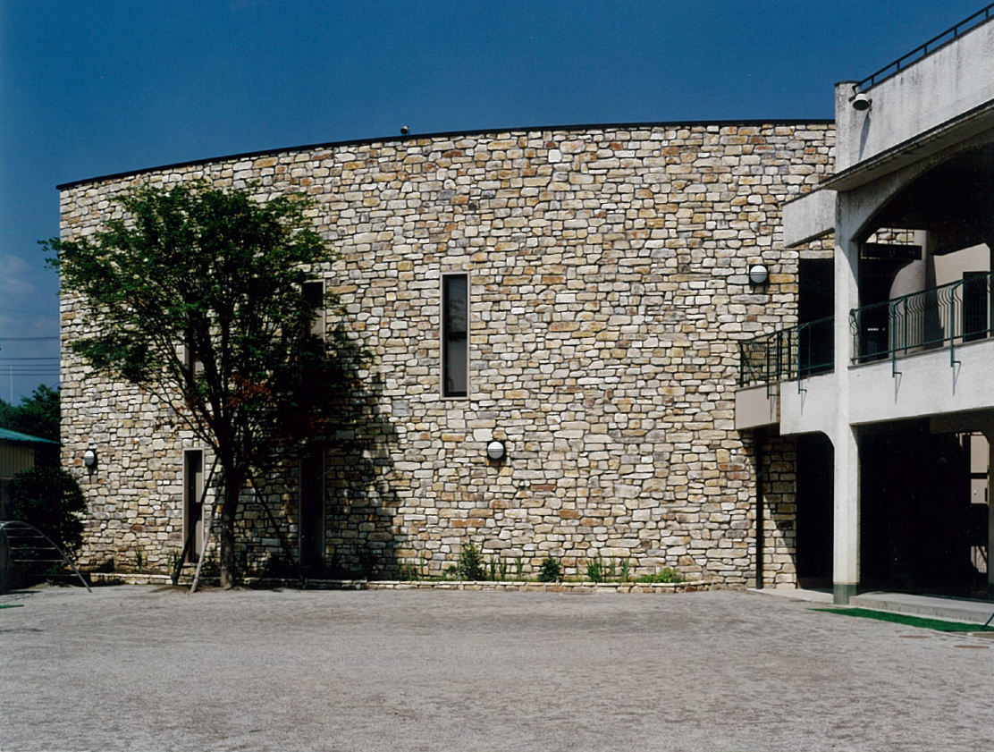 三宅建築設計事務所 相生南幼稚園メモリアルホ－ル 山梨県 RC造 2階建