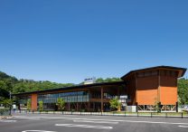 三宅建築設計事務所 健康科学大学看護学部 1号館・講義棟 山梨県 木造 2階建