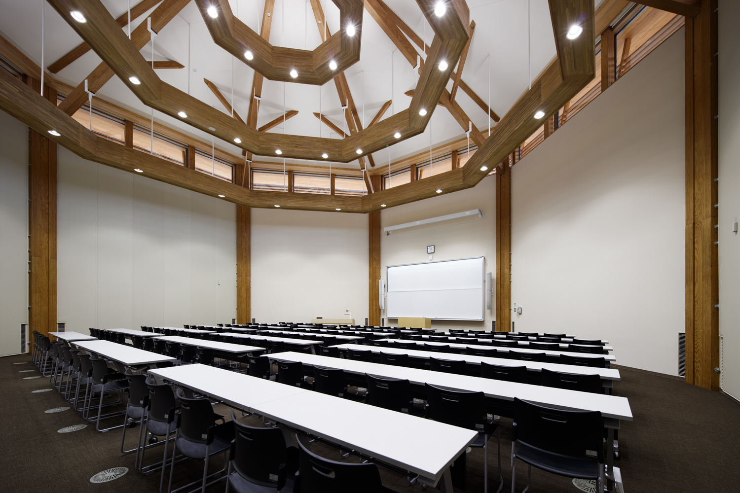 三宅建築設計事務所 健康科学大学看護学部 1号館・講義棟 山梨県 木造 2階建