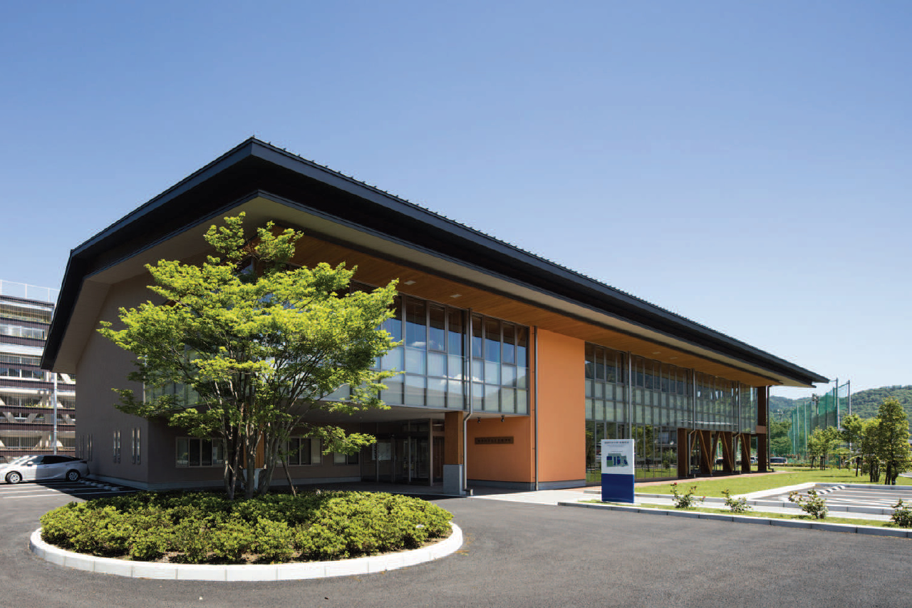 三宅建築設計事務所 健康科学大学看護学部 1号館・講義棟 山梨県 木造 2階建