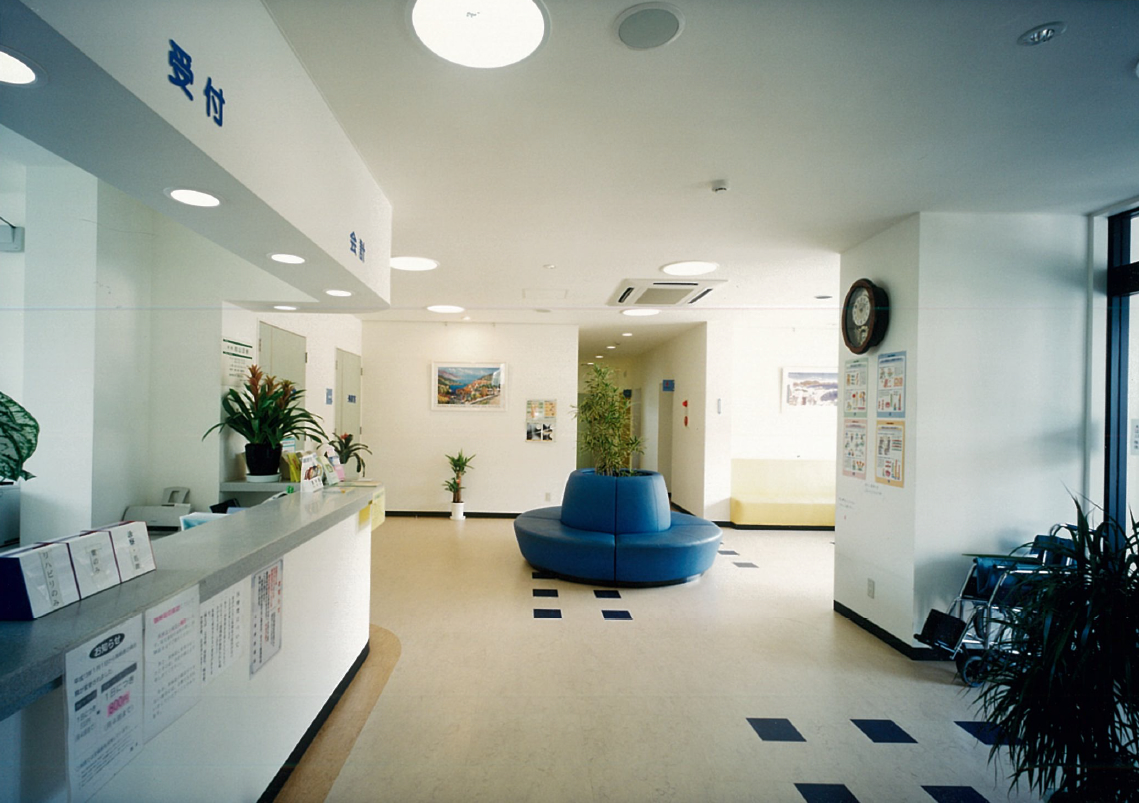 三宅建築設計事務所 向山クリニック 山梨県 RC造 2階建