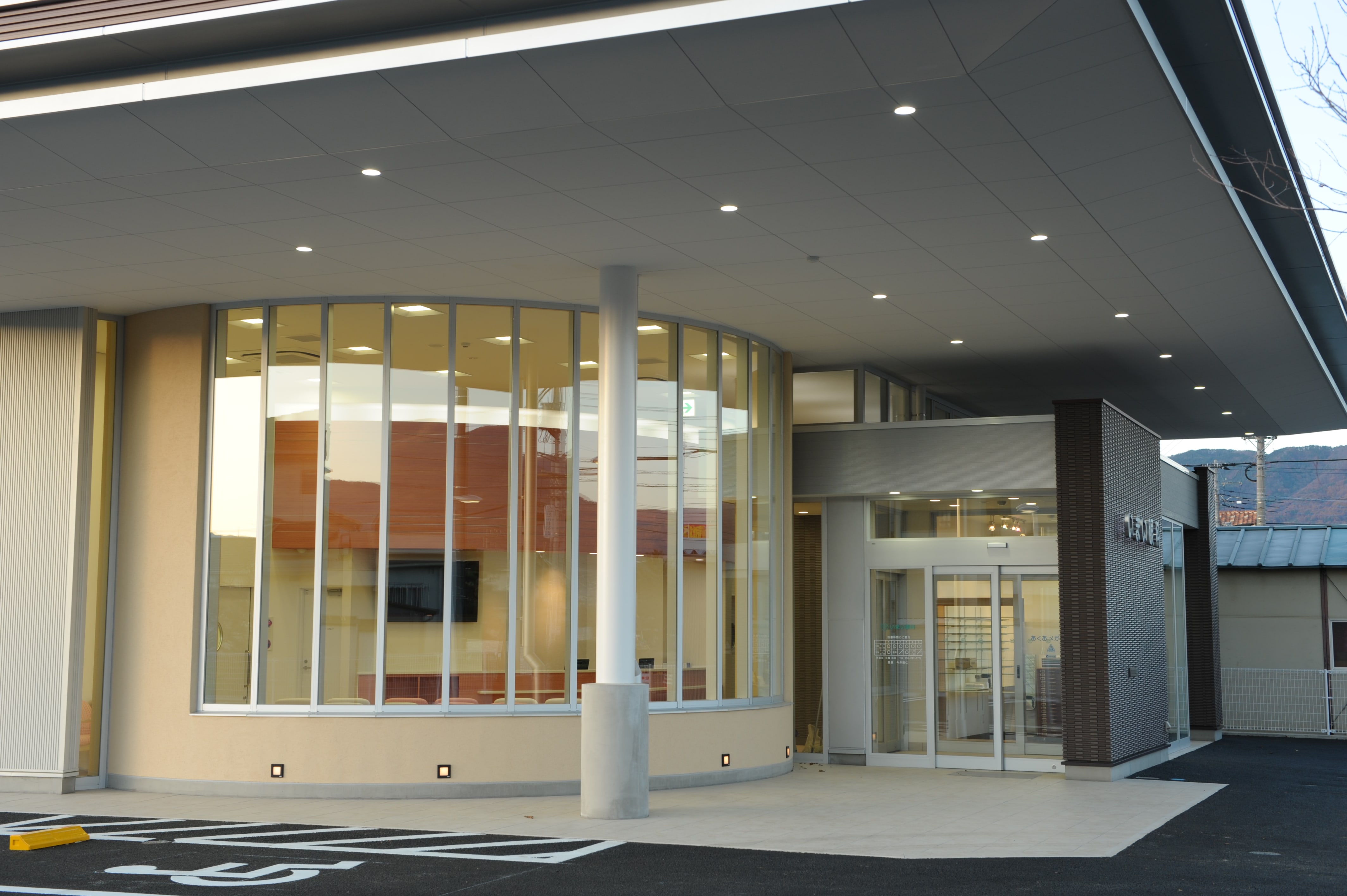 三宅建築設計事務所 いまい眼科 山梨県 鉄骨造 平屋建
