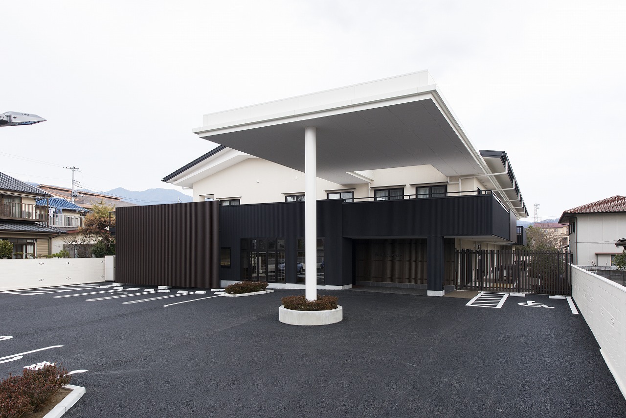 三宅建築設計事務所 特別養護老人ホ－ム ＷＡＲＡＫＵ 山梨県 鉄骨造 2階建