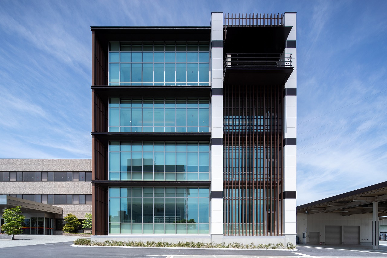 三宅建築設計事務所 山梨県厚生連健康管理センター 山梨県 鉄骨造 4階建