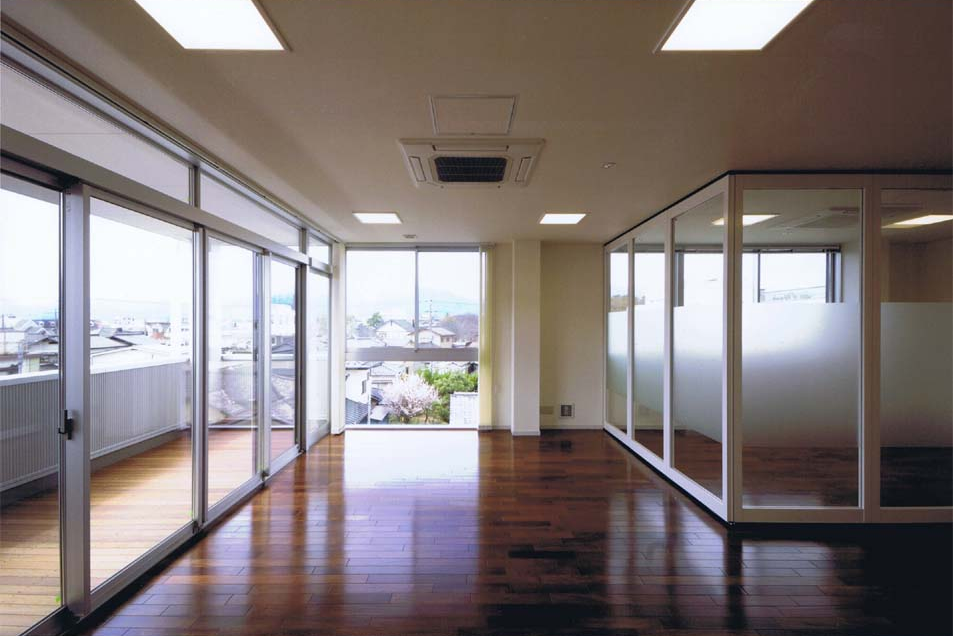 三宅建築設計事務所 アスフィール社屋ビル 山梨県 鉄骨造 3階建